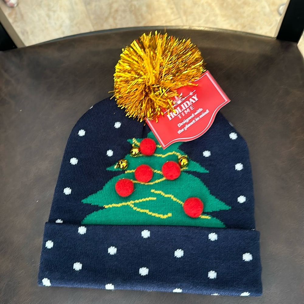 HOLIDAY TIME CHRISTMAS TREE BEANIE HAT: NEW WITH TAGS